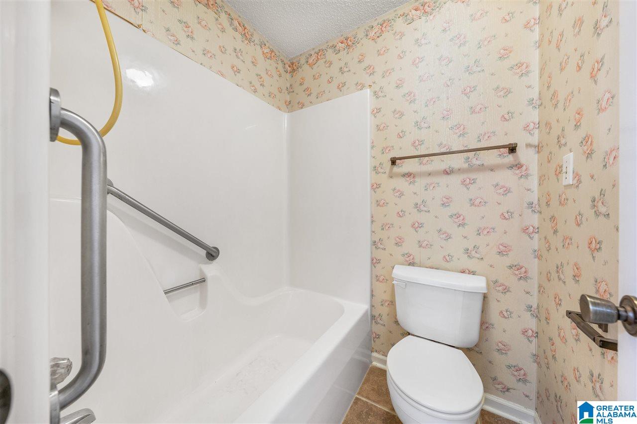 1824 Oakleaf Lane Birmingham, AL 35215 - Photo 18 of 20
