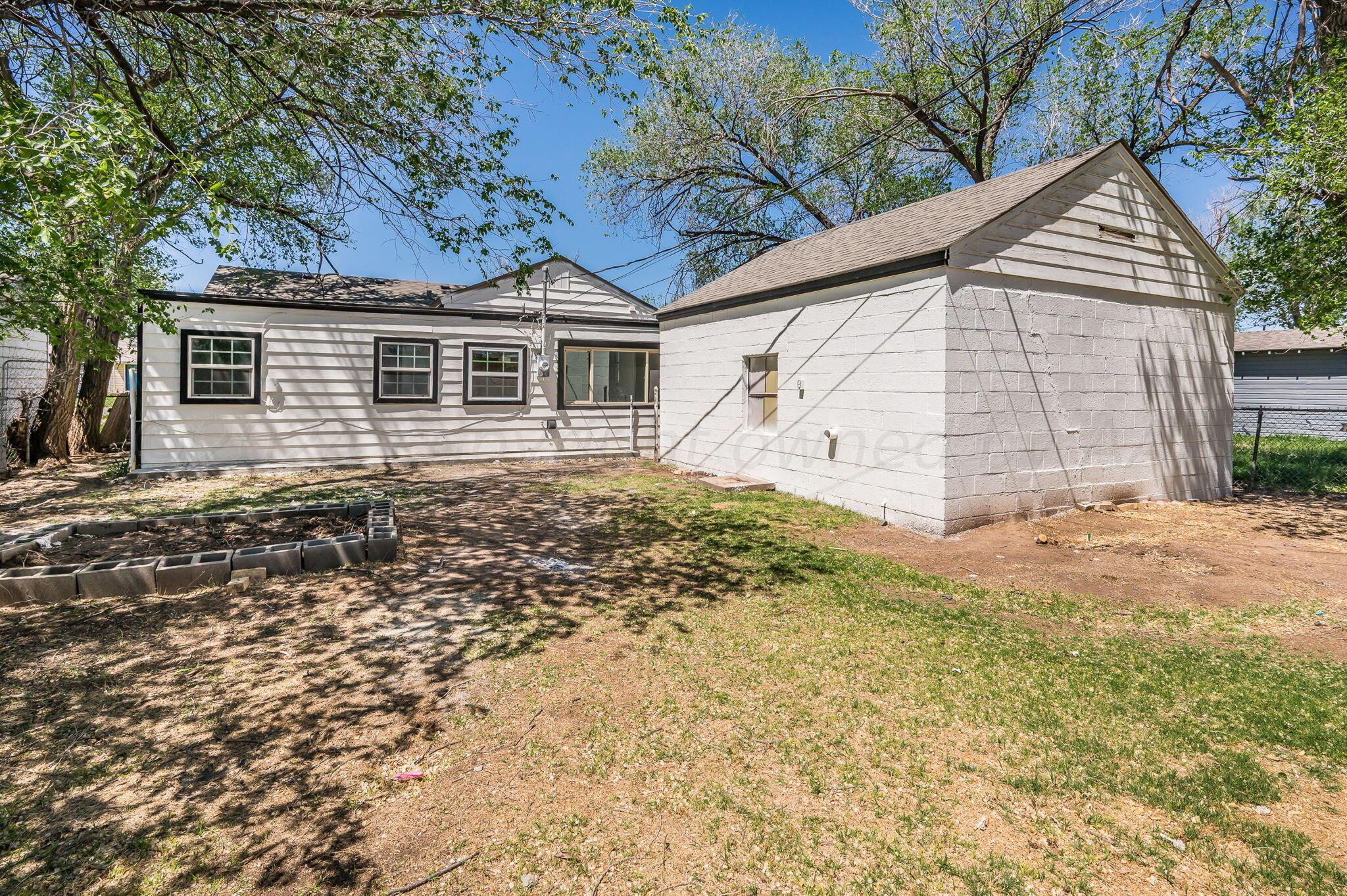 4013 South Jackson Street Amarillo, TX 79110 - Photo 17 of 18 a front view of a house with a yard