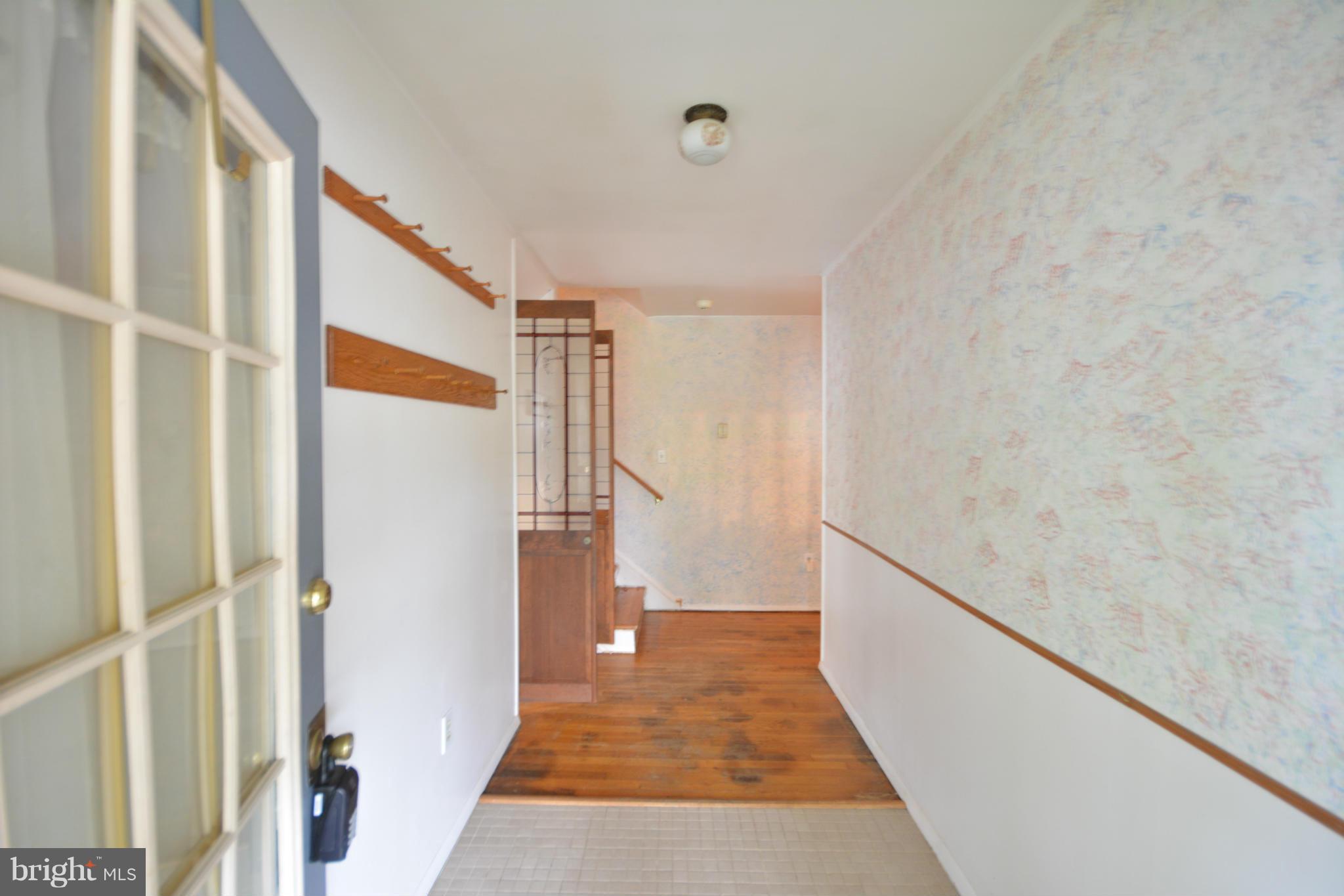 14102 Grayson Road Woodbridge, VA 22191 - Photo 3 of 29 Interior (General)