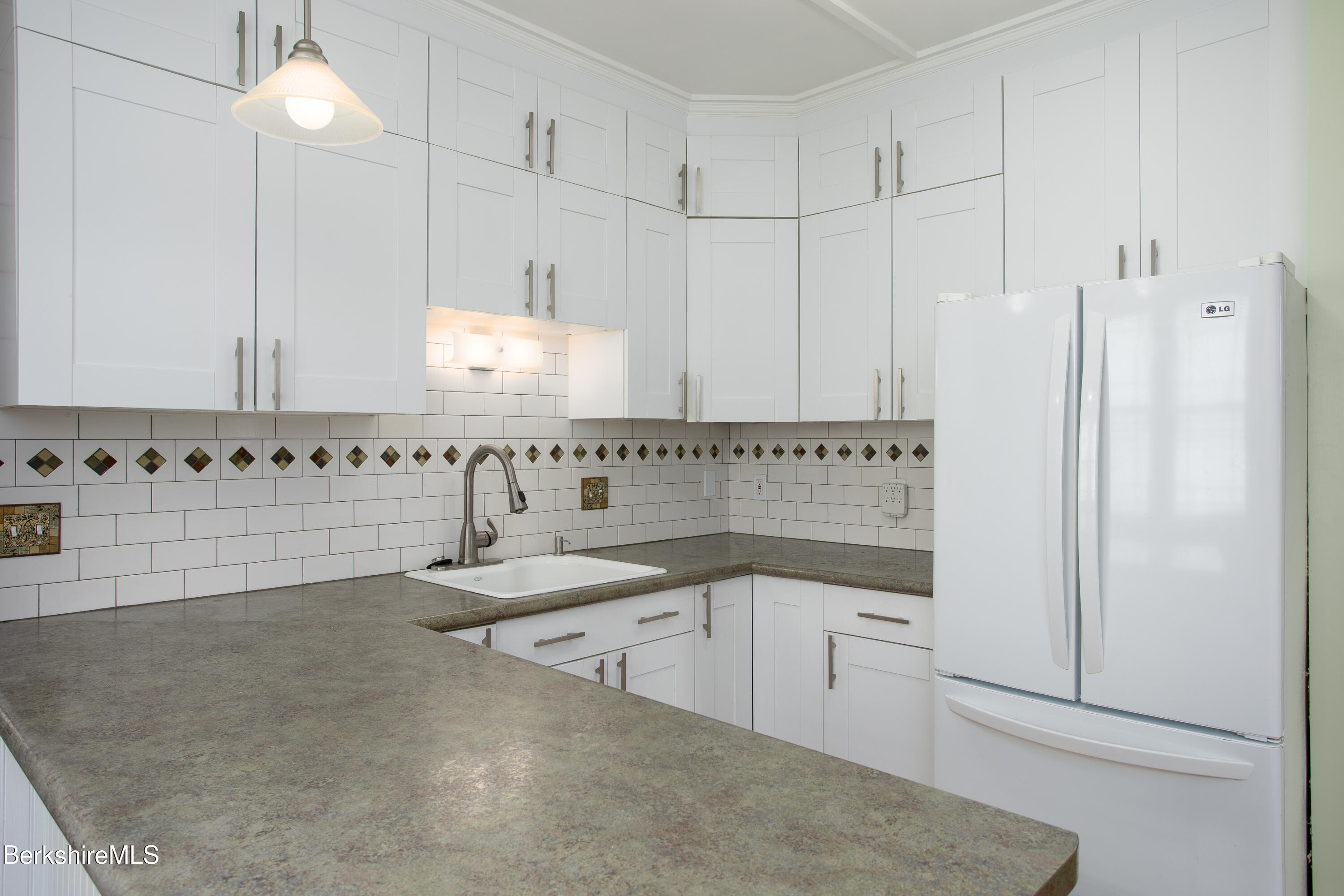 81 Northumberland Road Pittsfield, MA 01201 - Photo 21 of 40 All appliances stay