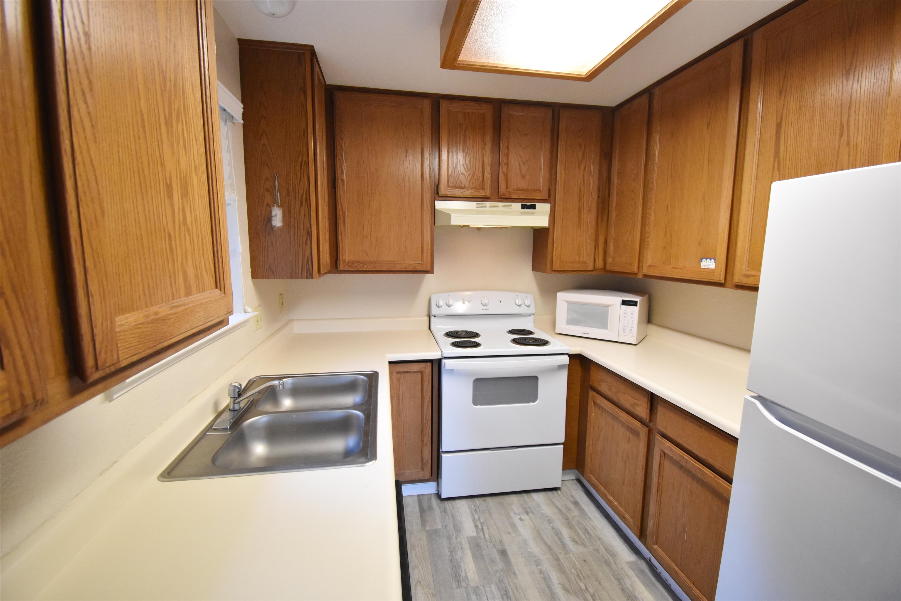 19283 James Circle Groveland, CA 95321 - Photo 14 of 40 a kitchen with a sink a stove and refrigerator