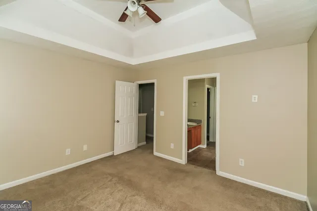 an empty room with a empty space and a ceiling fan