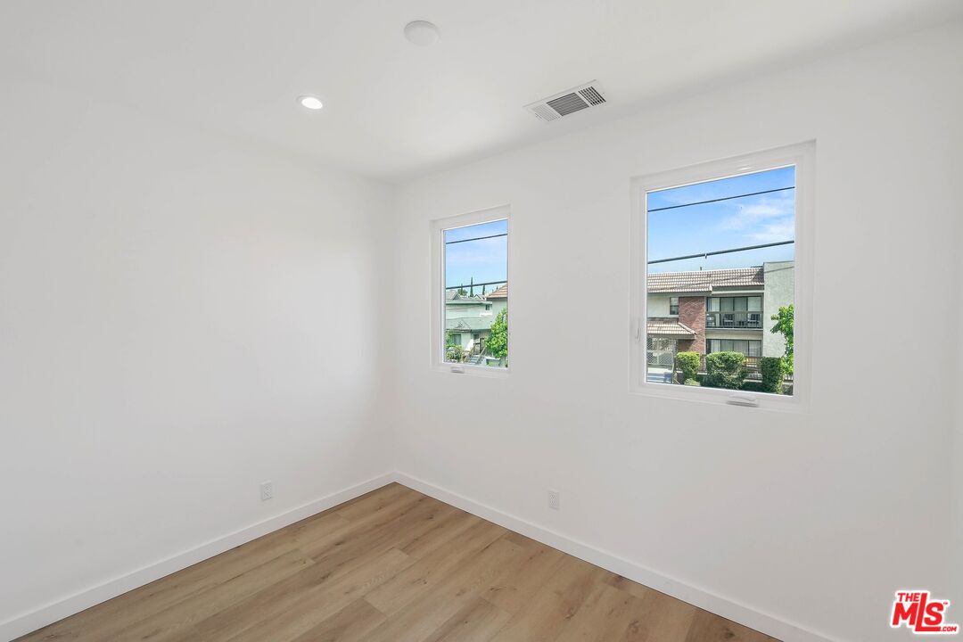 510 East Palmer Avenue Glendale, CA 91205 - Photo 15 of 26 an empty room with wooden floor and windows