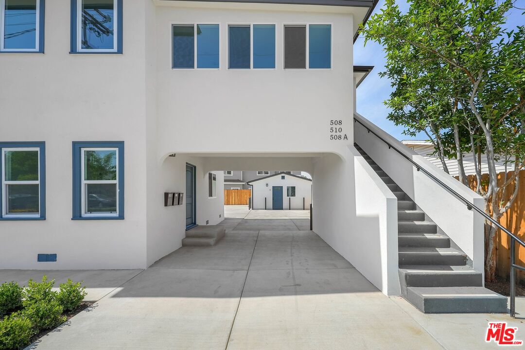 510 East Palmer Avenue Glendale, CA 91205 - Photo 2 of 26 a view of entryway and hall with wooden floor
