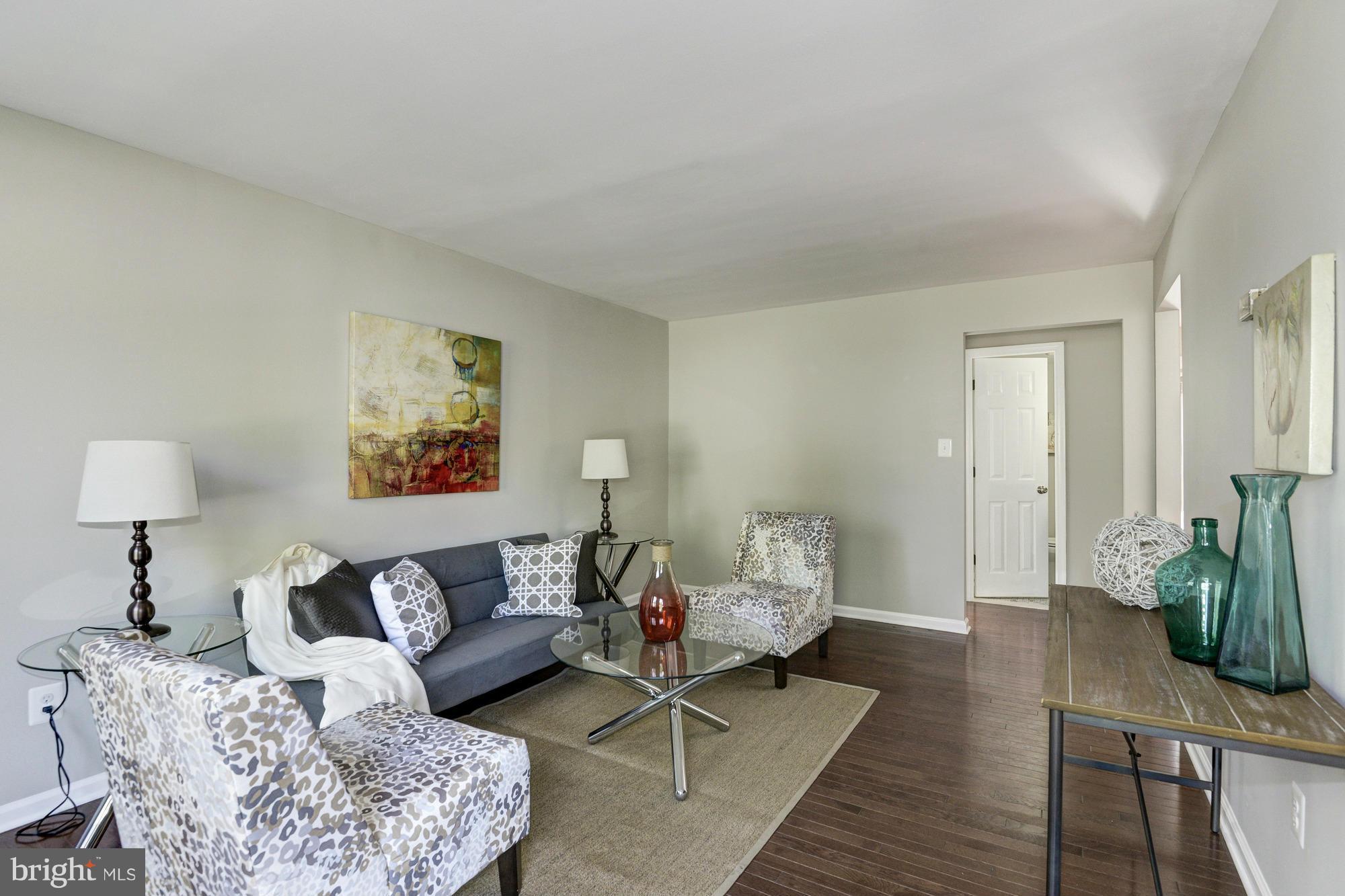 9529 Pamplona Road Columbia, MD 21045 - Photo 4 of 29 Living Room