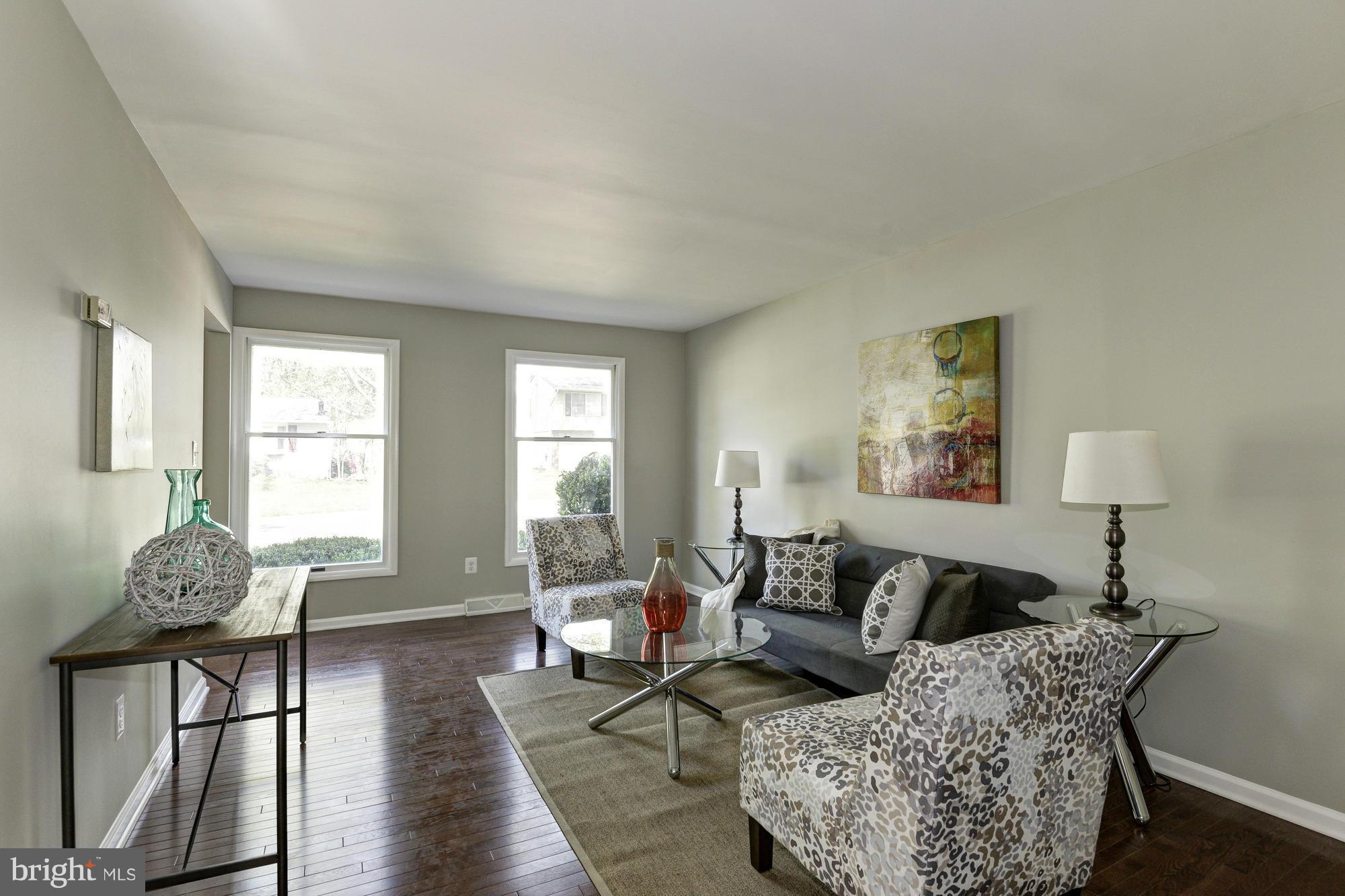 9529 Pamplona Road Columbia, MD 21045 - Photo 5 of 29 Living Room