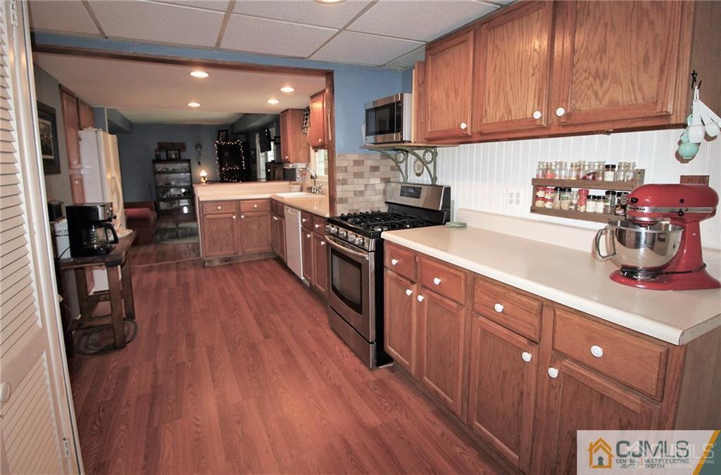 361 Sherman Road North Brunswick, NJ 08902 - Photo 6 of 22 Gallery Image 6