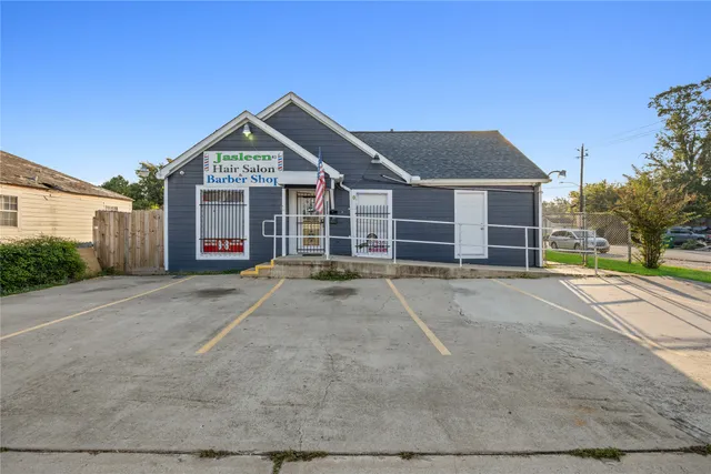 a view of a house with a yard and garage