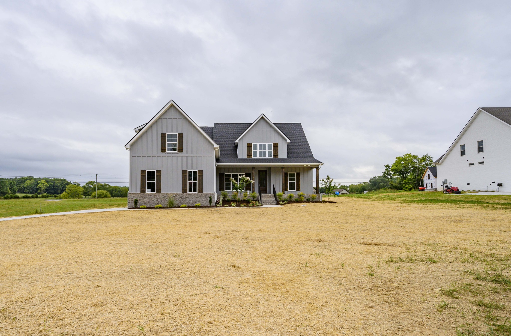 11801 North Milton Road Milton, TN 37118 - Photo 2 of 48 a front view of a house with a yard and ocean view