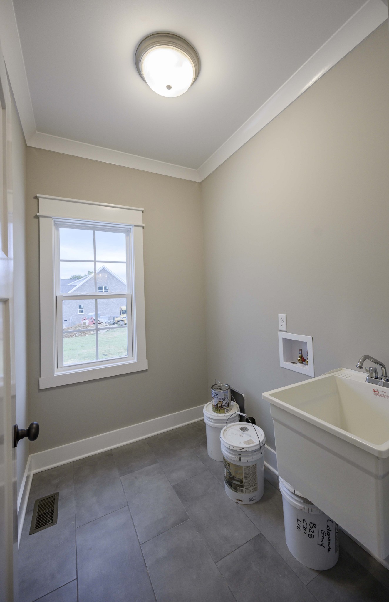 11801 North Milton Road Milton, TN 37118 - Photo 23 of 48 a bathroom with a toilet sink and a bathtub