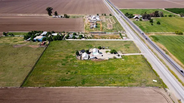 $779,000 | 23429 Highway 152, Los Banos, CA 93635