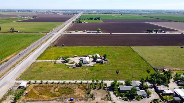 $779,000 | 23429 Highway 152, Los Banos, CA 93635
