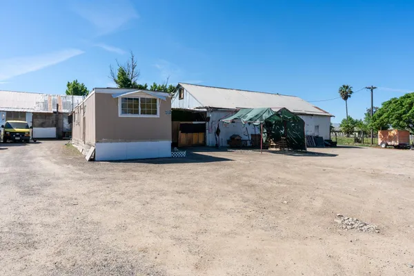 $779,000 | 23429 Highway 152, Los Banos, CA 93635