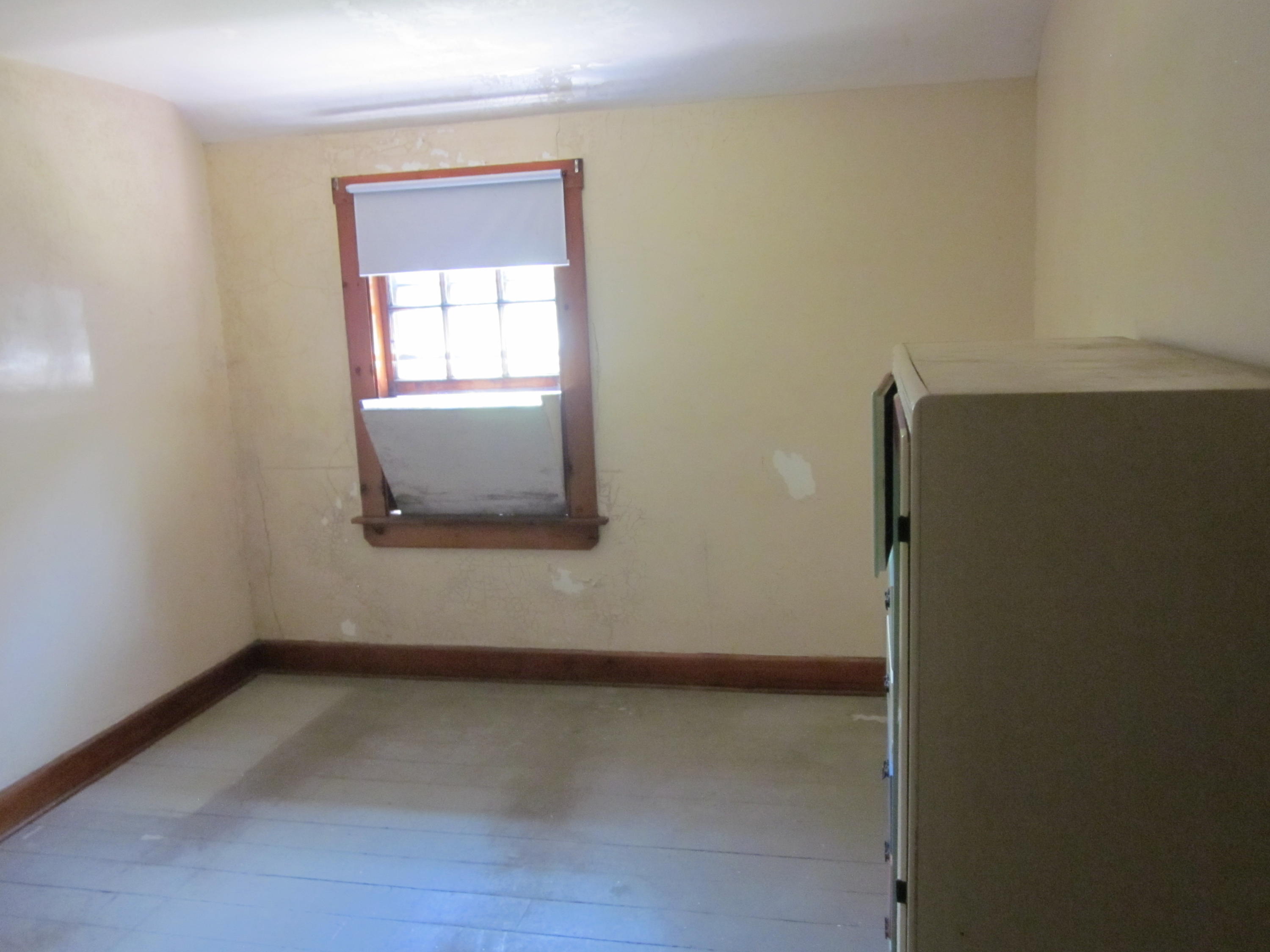 81 Shore Road Truro, MA 02666 - Photo 11 of 11 an empty room with a window