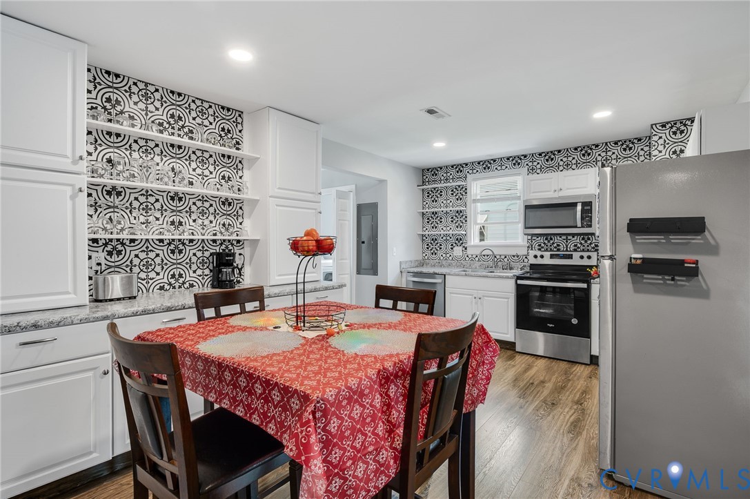 308 Maple Lane Colonial Heights, VA 23834 - Photo 5 of 16