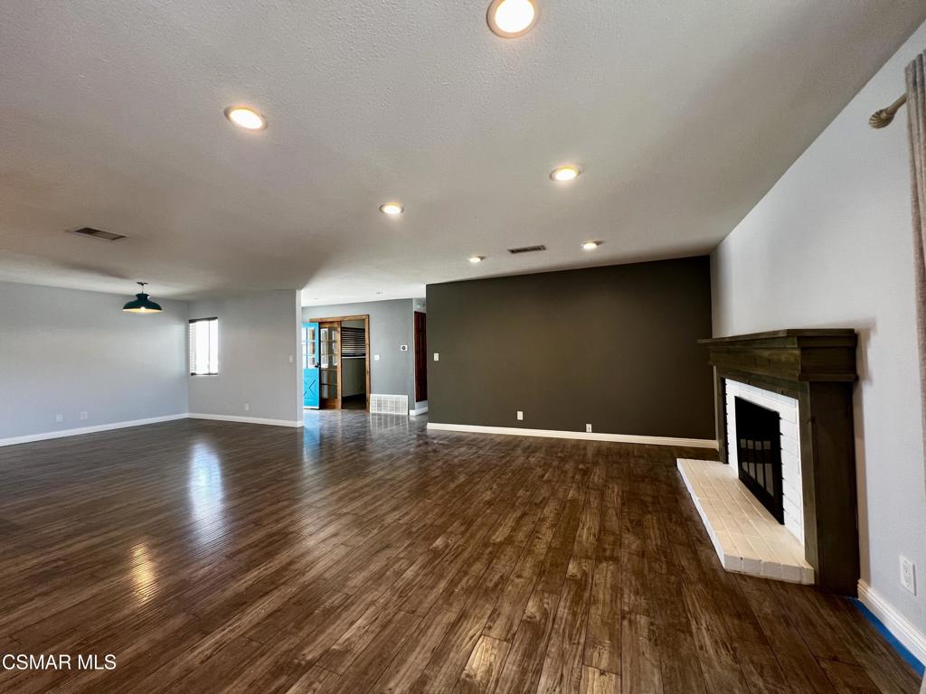 604 Hudspeth Street Simi Valley, CA 93065 - Photo 6 of 31