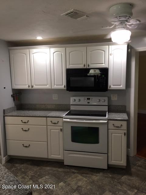 558 Ruth Circle Melbourne, FL 32904 - Photo 4 of 5 Kitchen