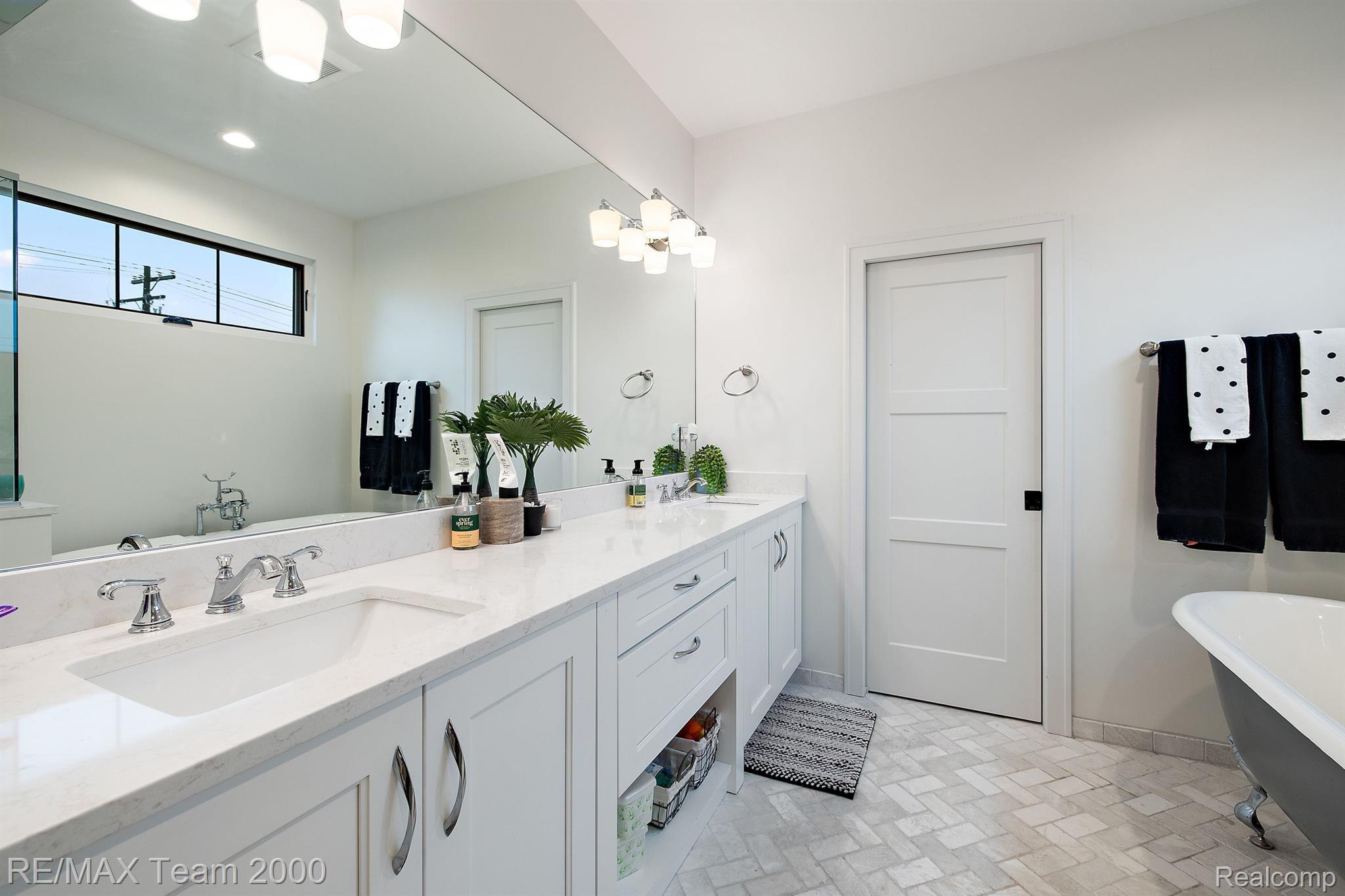 2064 Yorkshire Road Birmingham, MI 48009 - Photo 39 of 59 Gallery Image 39