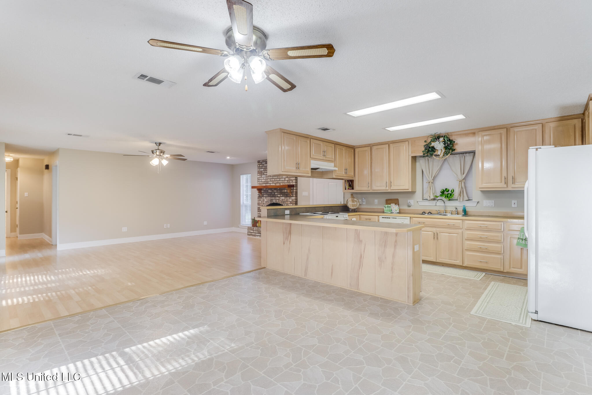 15819 Peapatch Road Biloxi, MS 39532 - Photo 8 of 29 Peapatch dining 1