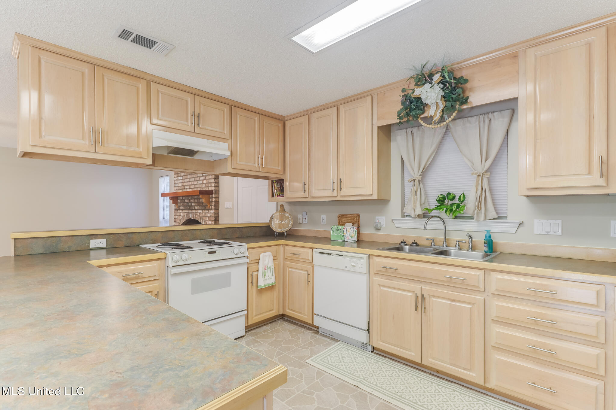 15819 Peapatch Road Biloxi, MS 39532 - Photo 10 of 29 Peapatch kitchen 2