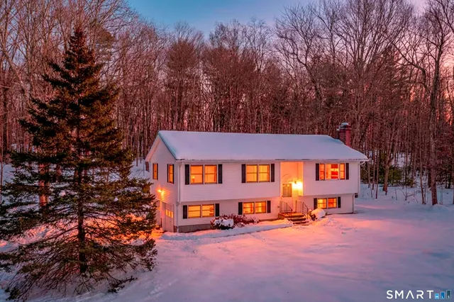 $324,900 | 720 Bolton Road, Vernon, CT 06066