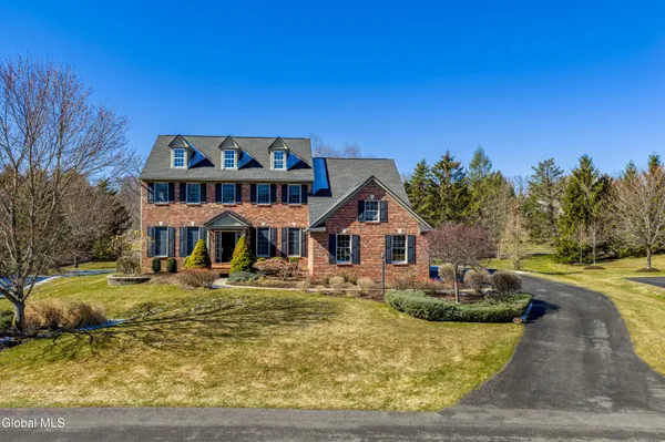 $929,900 | 7 Shelbourne Drive, Colonie, NY 12211