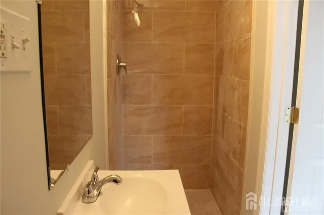 $3,350 | 899 Green Street, Unit 1ST F, Iselin, NJ 08830