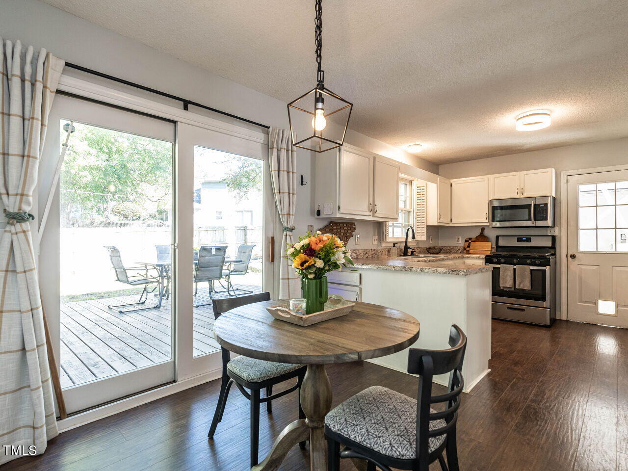 Eat in Kitchen
