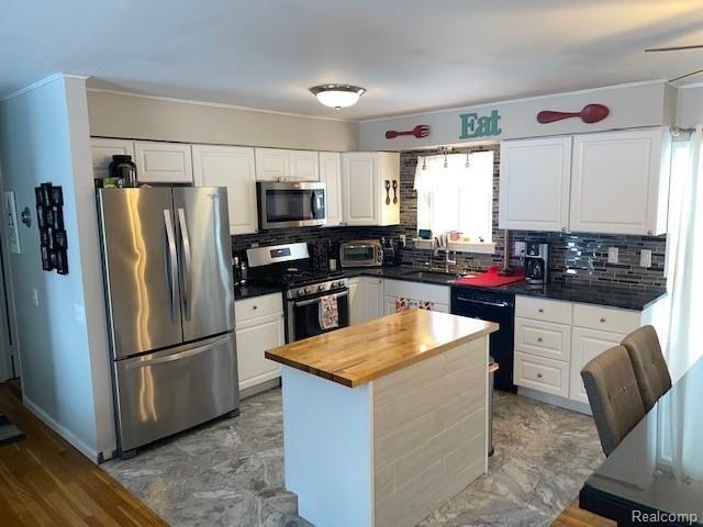 4200 England Beach Road White Lake, MI 48383 - Photo 2 of 21 IMG_1317.jpg