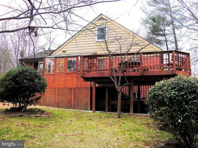 1946 Kirby Road McLean, VA 22101 - Photo 16 of 19 Deck