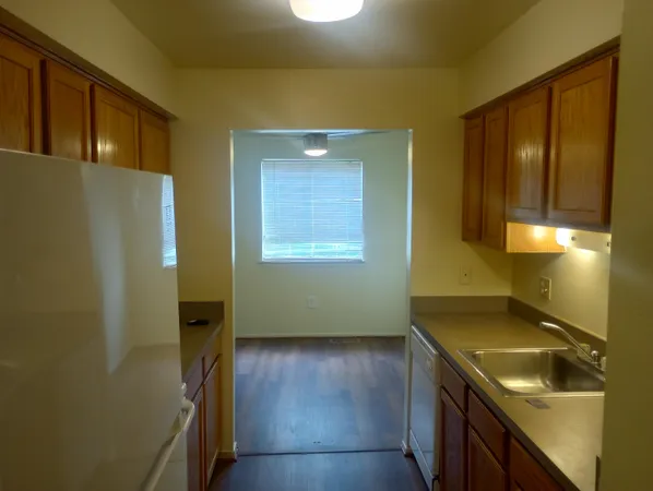 $1,400 | 19639 West 12 Mile Road, Unit 104, Southfield, MI 48076
