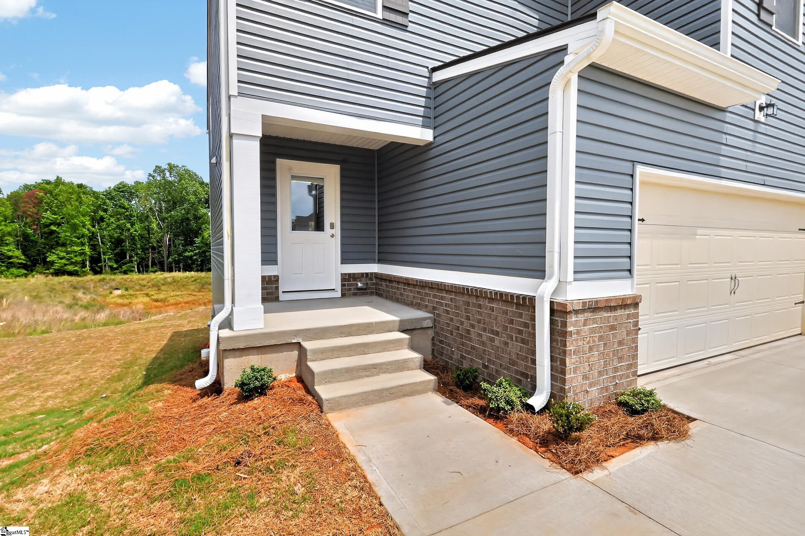 103 Spg Knl Way Fountain Inn, SC 29644 - Photo 3 of 30