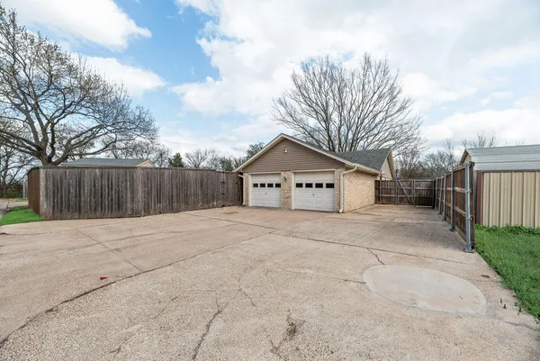 $259,900 | 1803 Eastgate Drive, Terrell, TX 75160