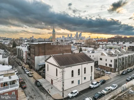 a view of a buildings in the city
