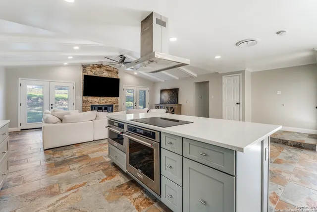 $599,000 | 640 Crest Lane, New Braunfels, TX 78130