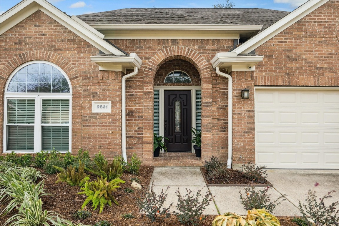 9831 Therrell Drive Houston, TX 77064 - Photo 8 of 44 a view of entrance