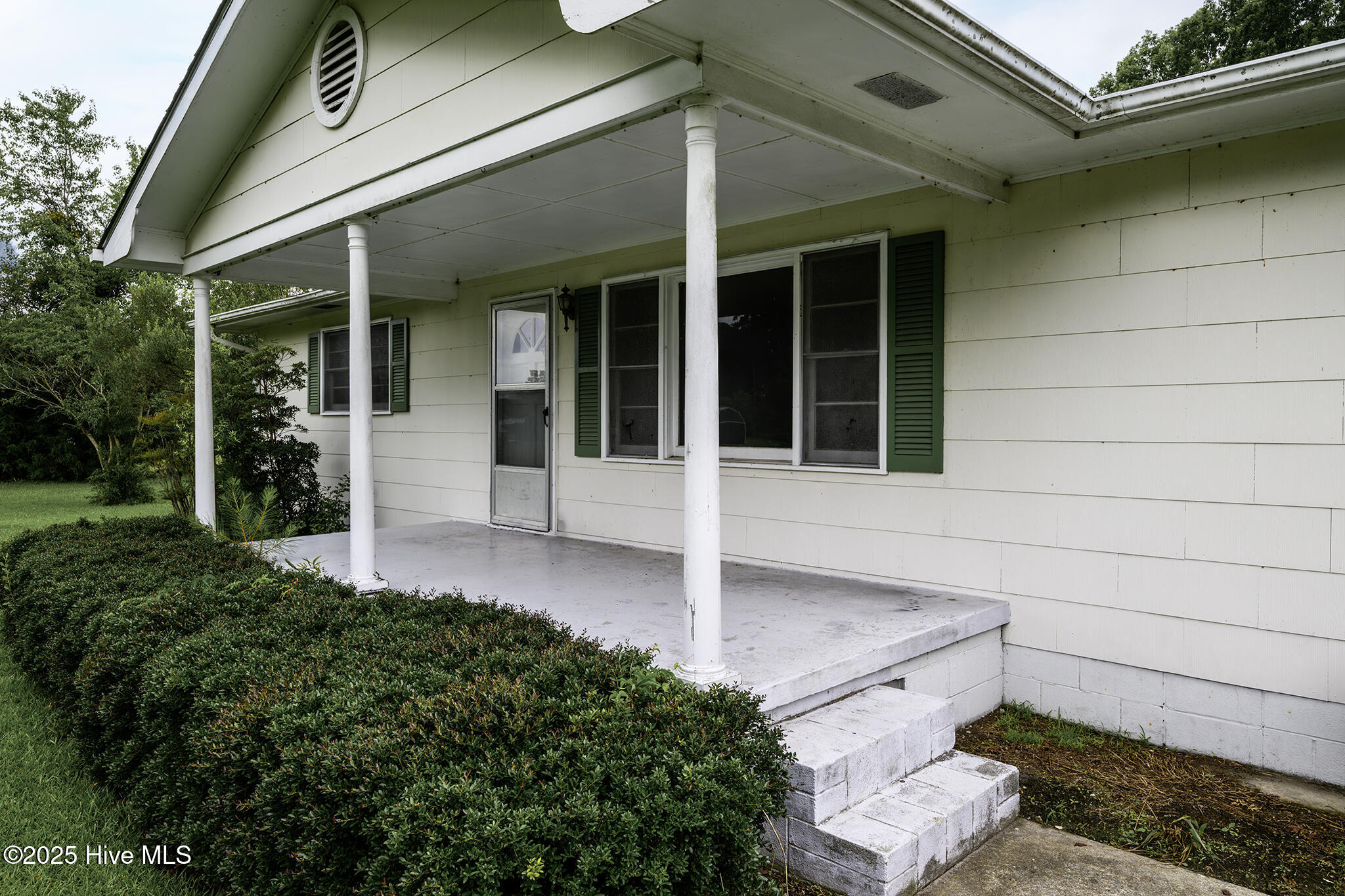 205 Hudnell Road Vanceboro, NC 28586 - Photo 10 of 71 Welcome Home!