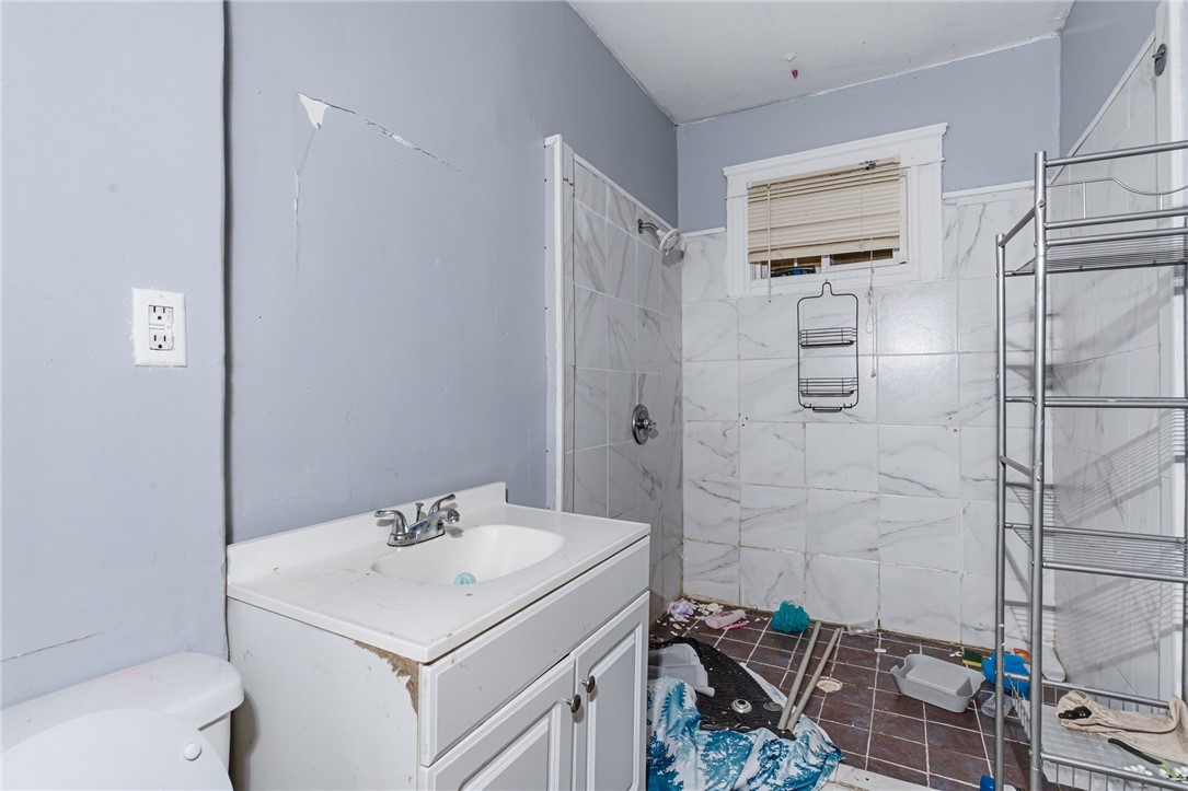 651 Front Street Woonsocket, RI 02895 - Photo 5 of 50