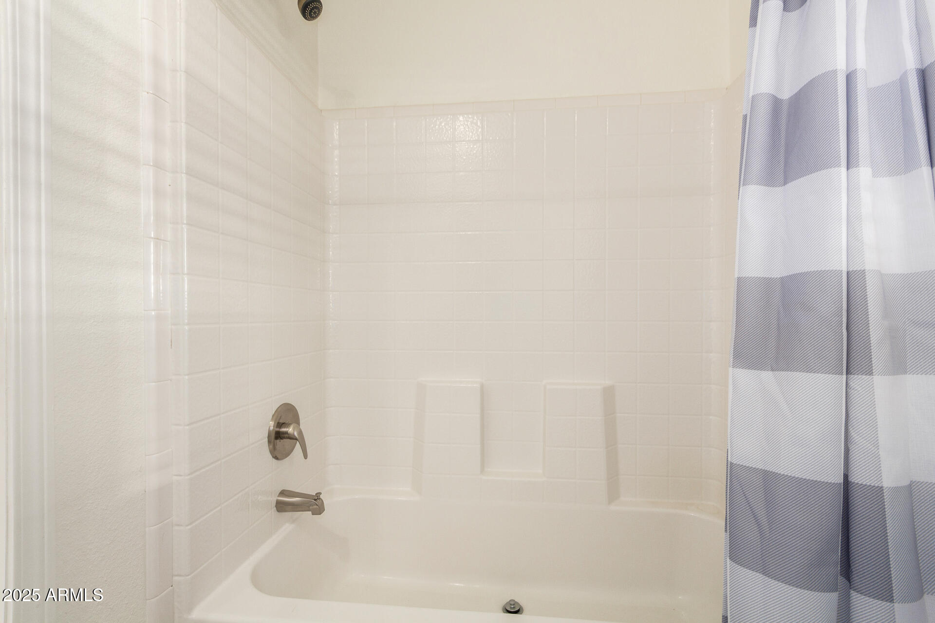 10540 East Apache Trail, Unit 93 Apache Junction, AZ 85120 - Photo 19 of 27 a bathroom with a bathtub