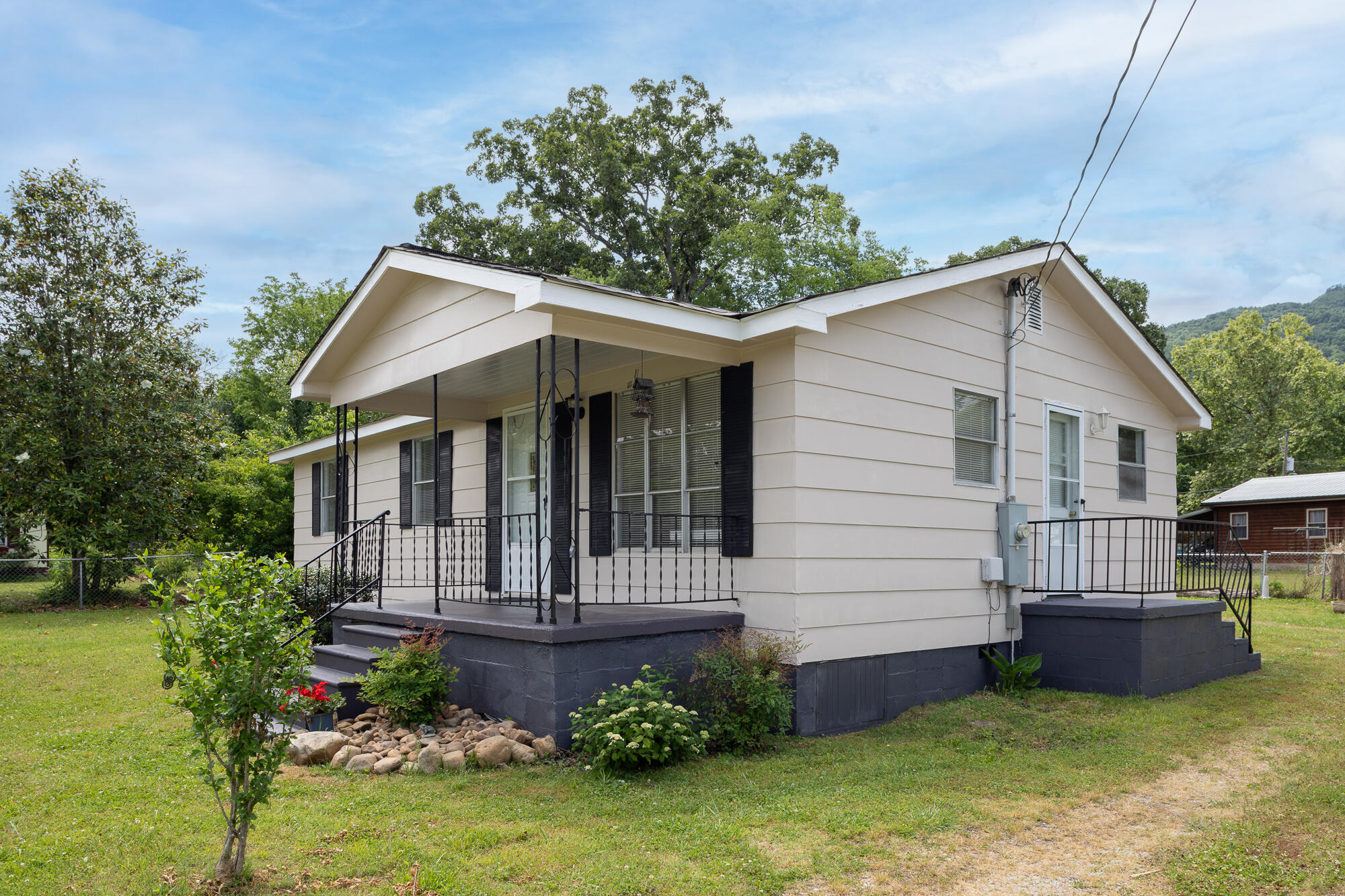 350 Gulch Road Trenton, GA 30752 - Photo 21 of 26 20230601_350Gulch__HoltWebb_0120-Edit co
