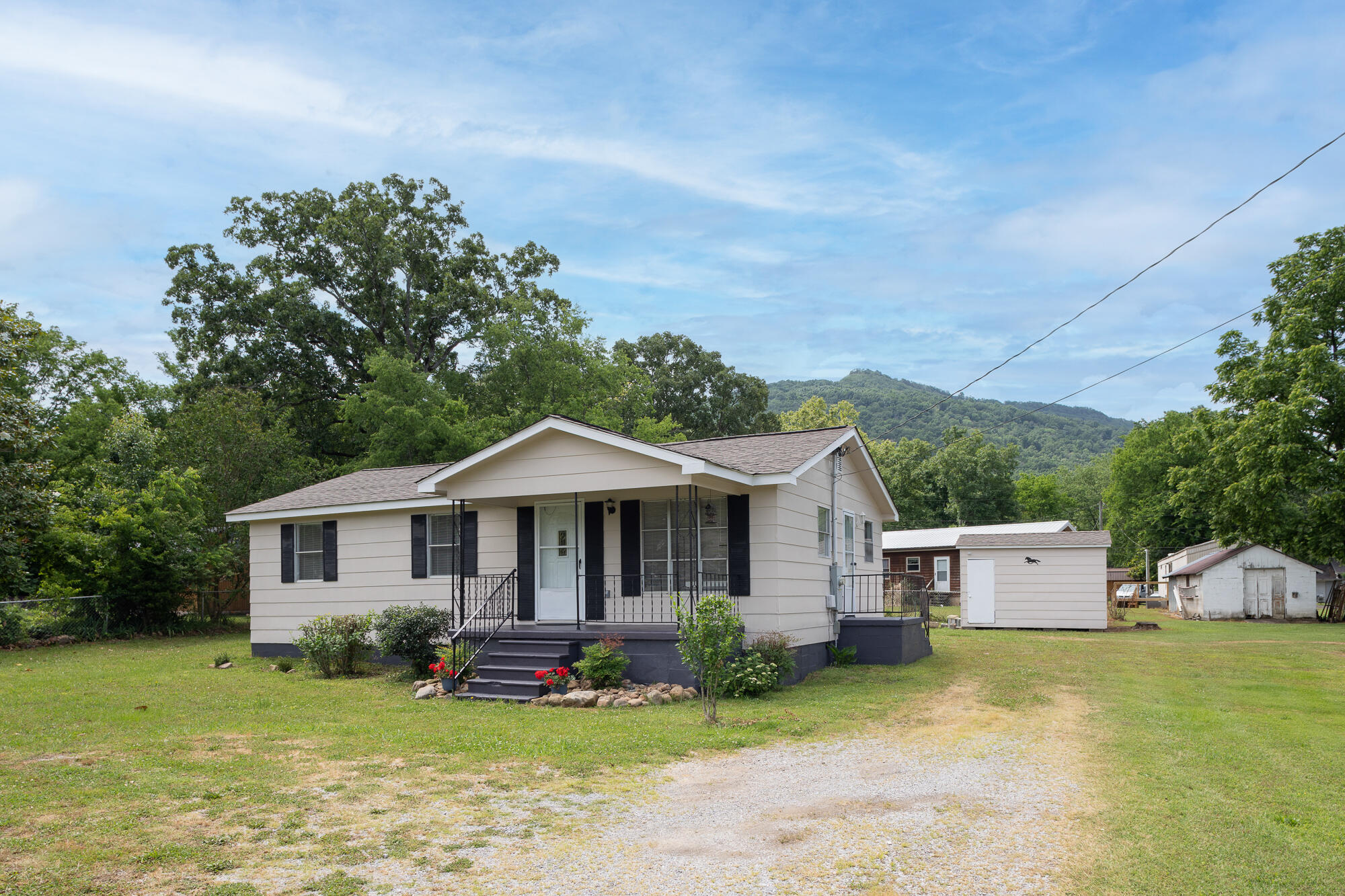 350 Gulch Road Trenton, GA 30752 - Photo 22 of 26 20230601_350Gulch__HoltWebb_0123-Edit co