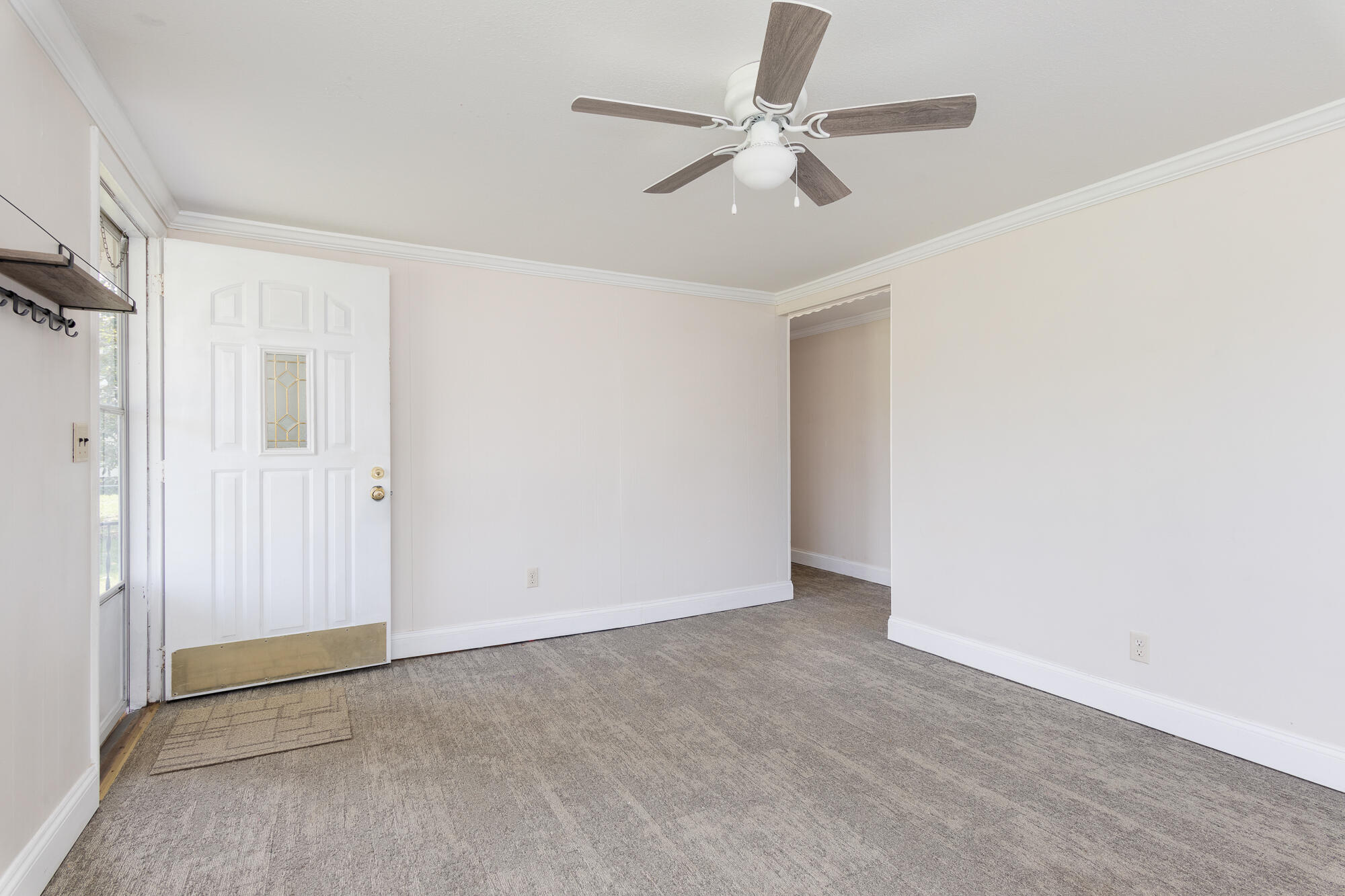 350 Gulch Road Trenton, GA 30752 - Photo 4 of 26 Living Room