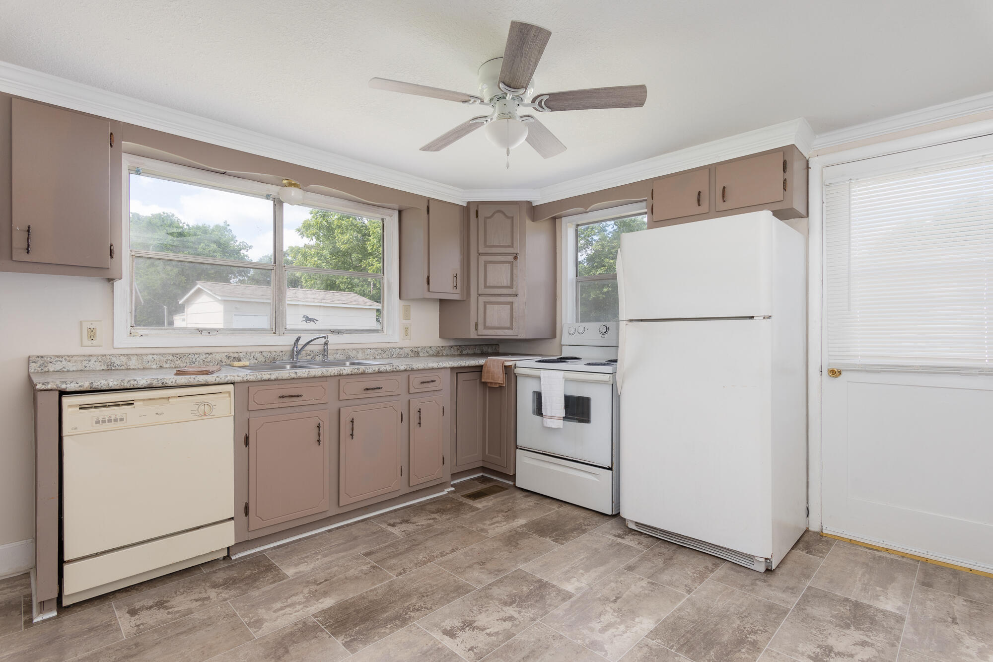 350 Gulch Road Trenton, GA 30752 - Photo 7 of 26 Kitchen