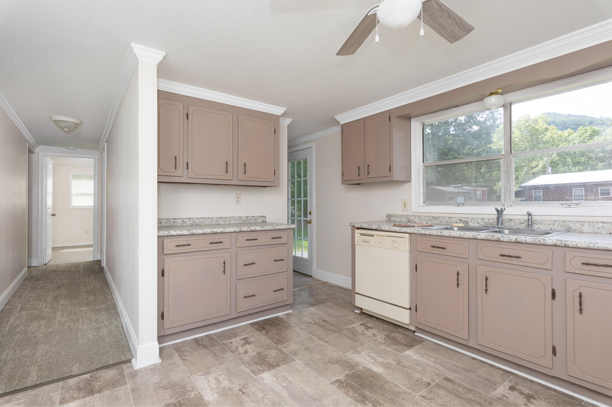 350 Gulch Road Trenton, GA 30752 - Photo 8 of 26 20230601_350Gulch__HoltWebb_0023_enfused