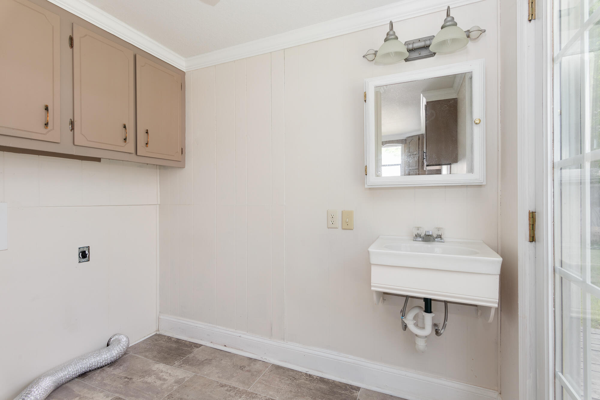 350 Gulch Road Trenton, GA 30752 - Photo 10 of 26 Laundry