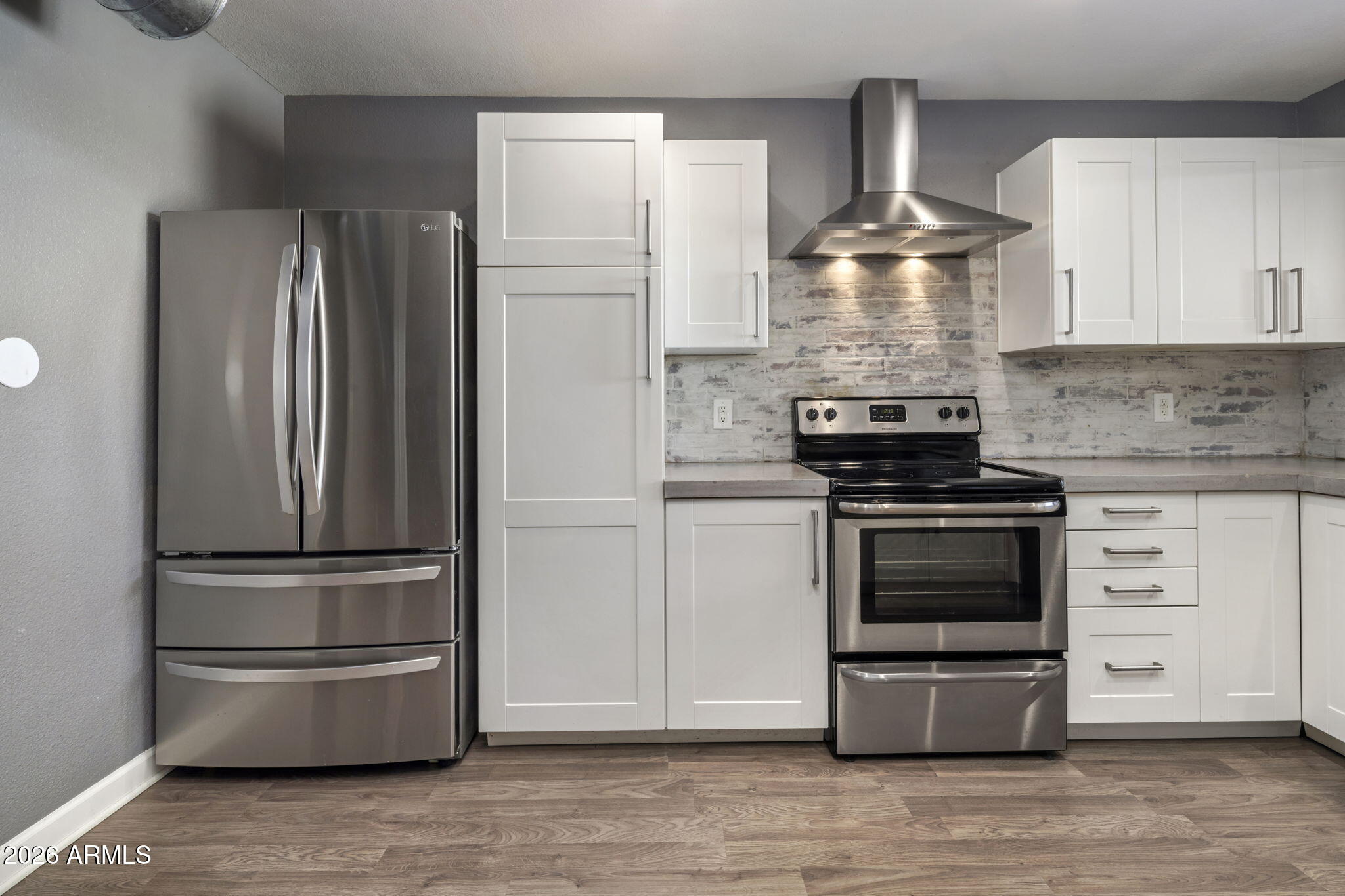 1842 West Marlette Avenue Phoenix, AZ 85015 - Photo 9 of 30 a kitchen with appliances and cabinets