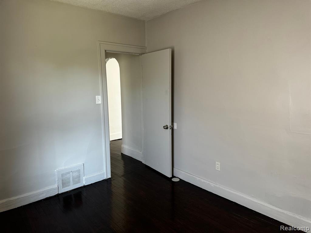 6787 Rutherford Street Detroit, MI 48228 - Photo 11 of 24
