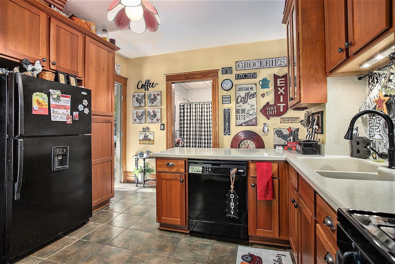 306 West Michigan Avenue Three Rivers, MI 49093 - Photo 12 of 34