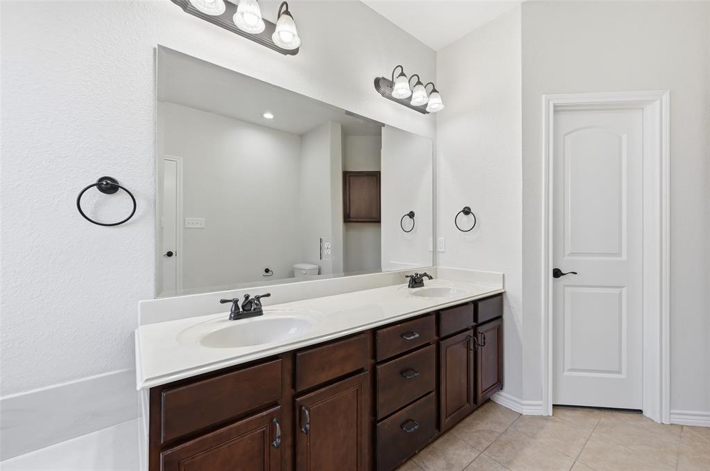 851 Valley Ridge Road Burleson, TX 76028 - Photo 22 of 38