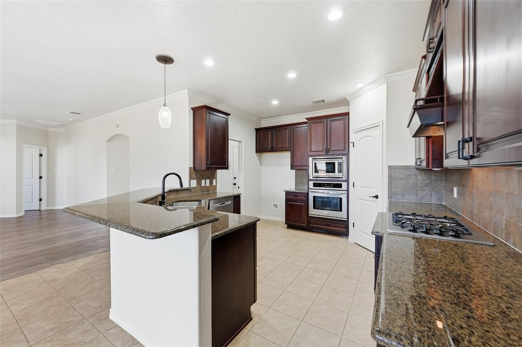 851 Valley Ridge Road Burleson, TX 76028 - Photo 6 of 38
